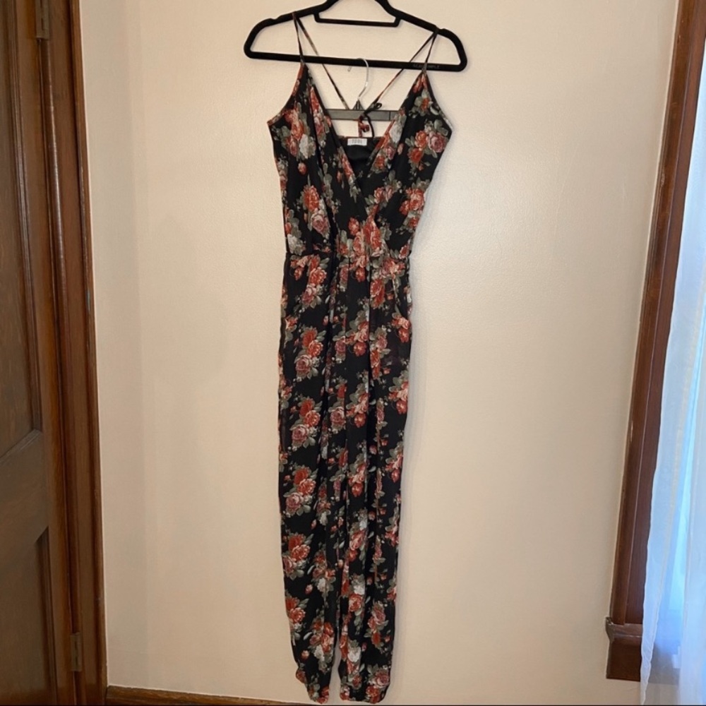 TOBI BLACK & RED FLORAL V-NECT TOP JUMPSUIT WITH POCKETS